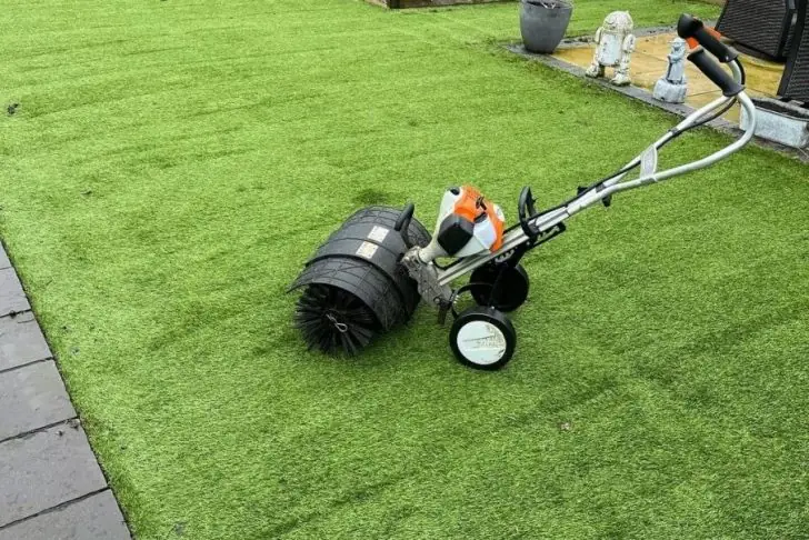 How to clean artificial grass effectively.