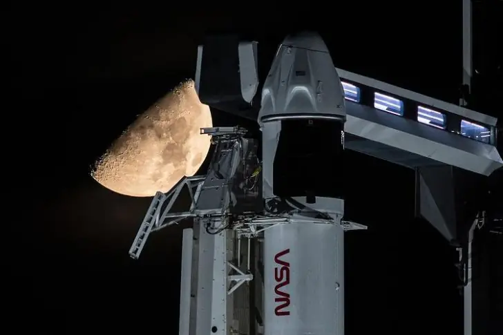 Elon Musk shuts down rumors about SpaceX stock price and sale.