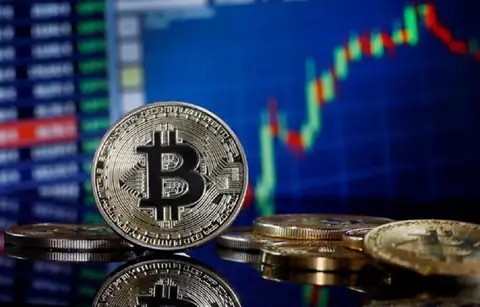 Bitcoin $90000 Rally: How Trump’s Policies Are Fueling a Crypto Boom